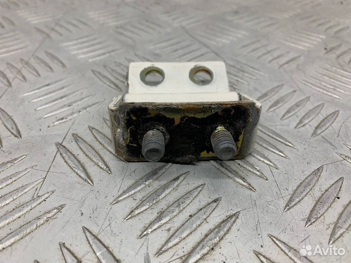 Б/У петля крышки багажника задний левый Mazda