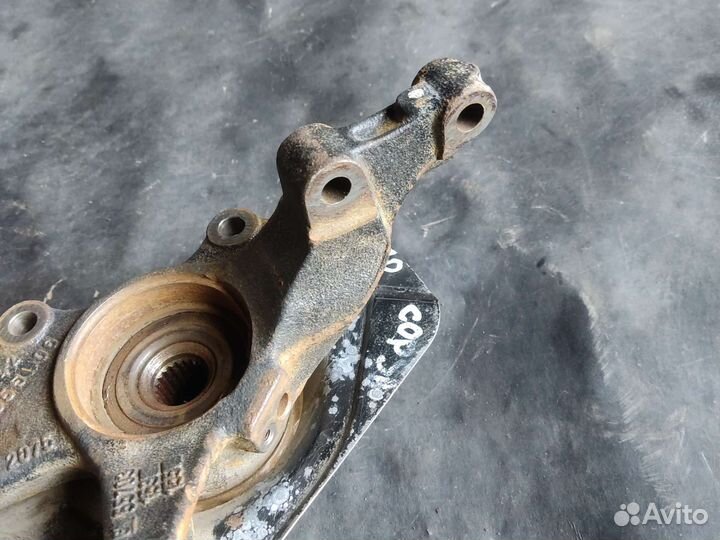 Кулак передний правый Opel Corsa D