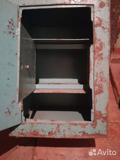 Сейф металлический