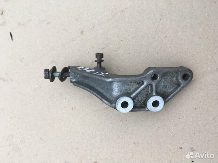 Кронштейн генератора Митсубиси Галант 8