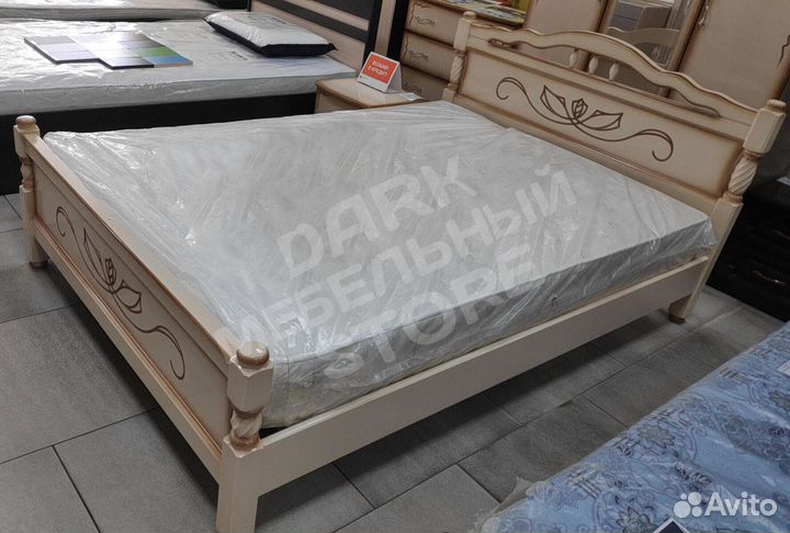 Кровать массив