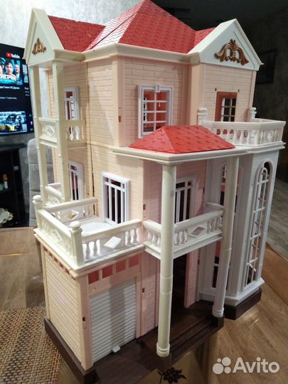 Большой кукольный домик