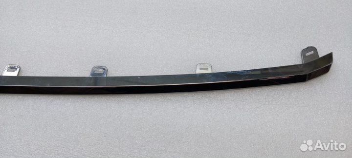 Молдинг решетки радиатора Toyota Land Cruiser