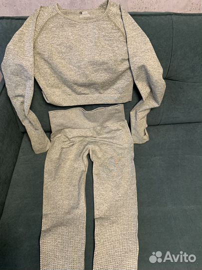 Костюм для фитнеса размер L (тянется отлично)