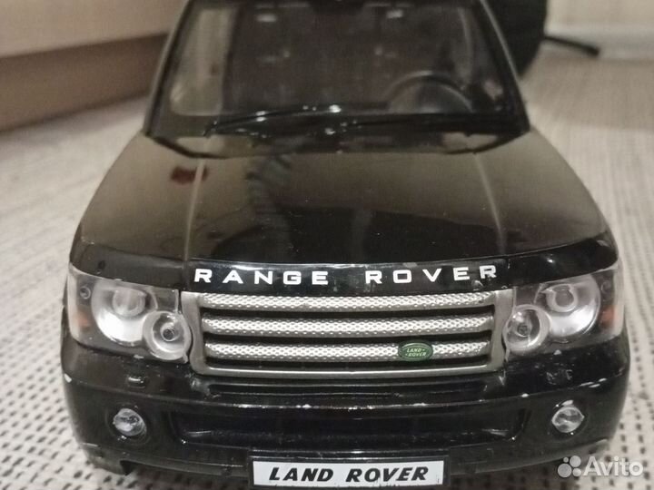 Land Rover на пульте управления