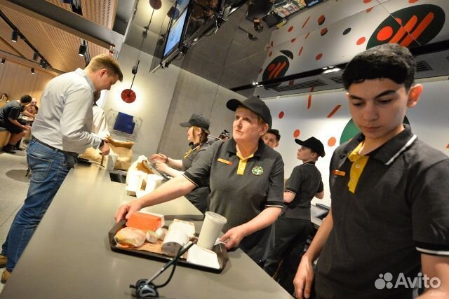 Работник в точку питания Вкусно Точка