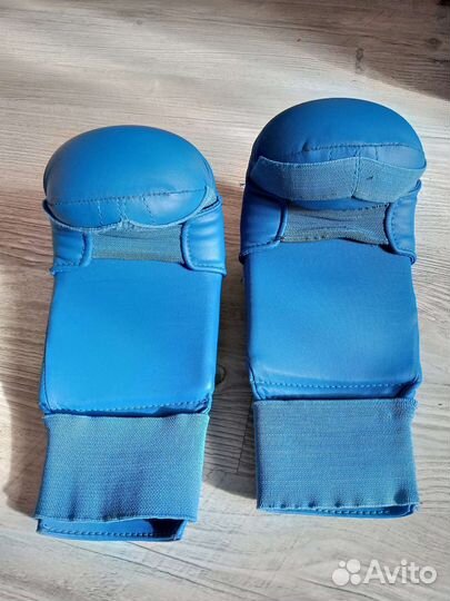 Перчатки для единоборств