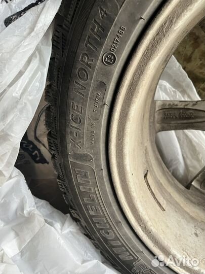 Michelin X-Ice North 4 215/50 R17