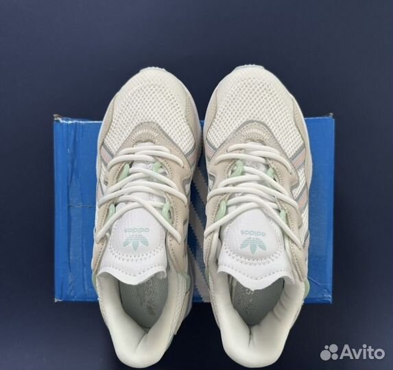Кроссовки adidas ozweego