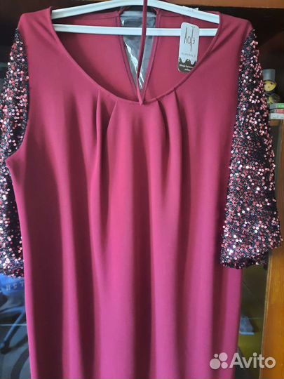 Платье с широкими рукавами