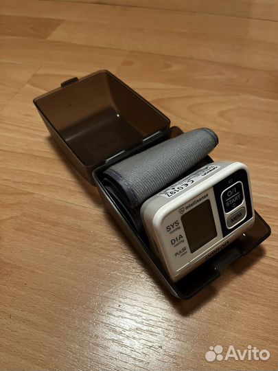 Тонометр автоматический на запястье Omron R2