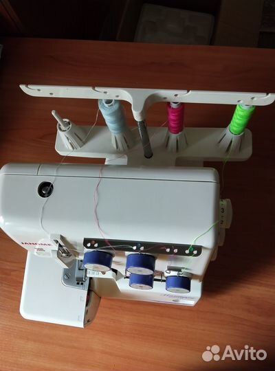 Швейная машинка: Оверлок Janome 9002D
