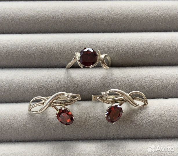 Серебряный комплект с иск. Гаранатом. 925