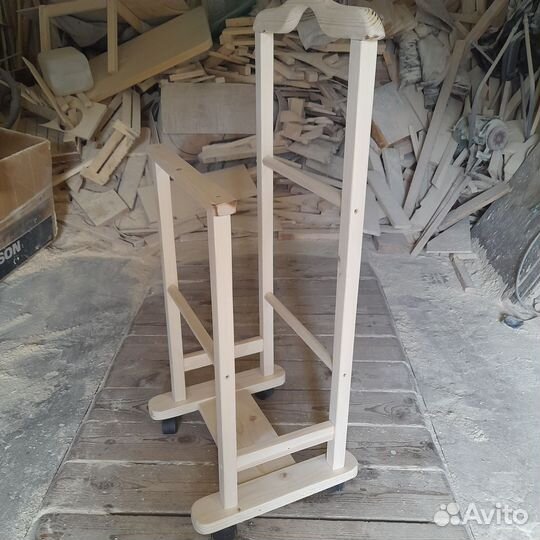 Вешалка для одежды напольная