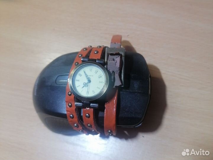 Часы кварцевые женские