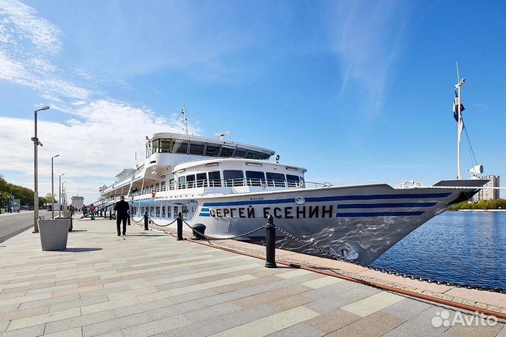 Официант с проживанием