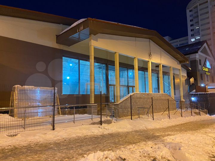 Первая линия под шоу-рум на Дыбенко