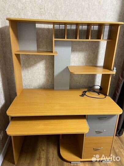 Компьютерный стол