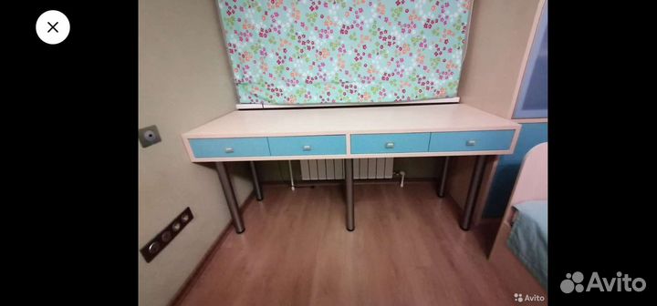 Рабочий стол и шкаф