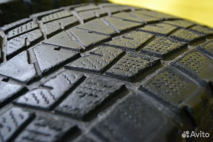 Bridgestone Blizzak DM-V1 245/75 R17