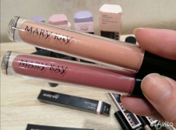 Блески и помады для губ Mary Kay