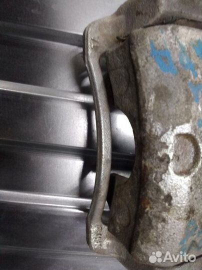 Суппорт передний передний левый Hyundai Solaris 1