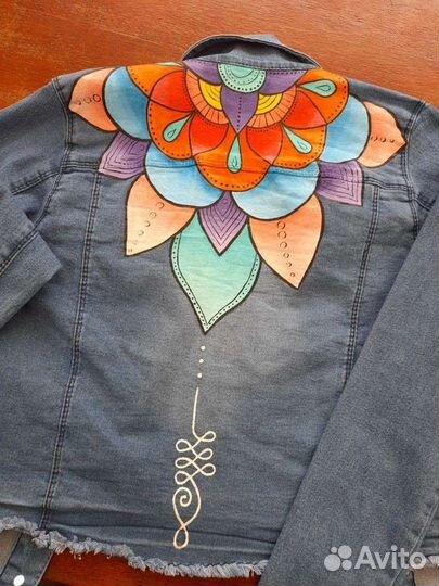 Роспись одежды, рисунок на ткани, принт акрилом