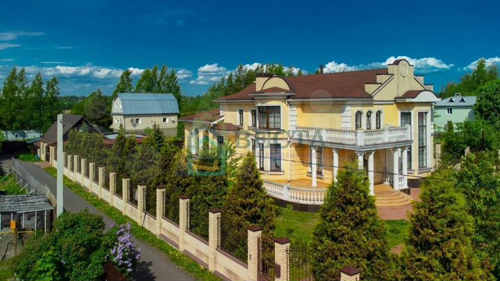 Дом 489,5 м² на участке 17,9 сот.