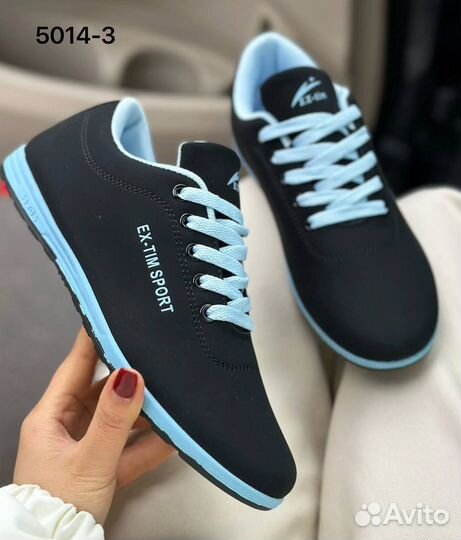 Кроссовки женские