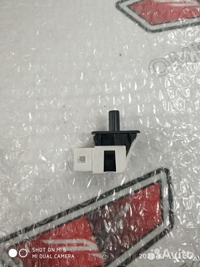 Концевик двери Мерседес W211