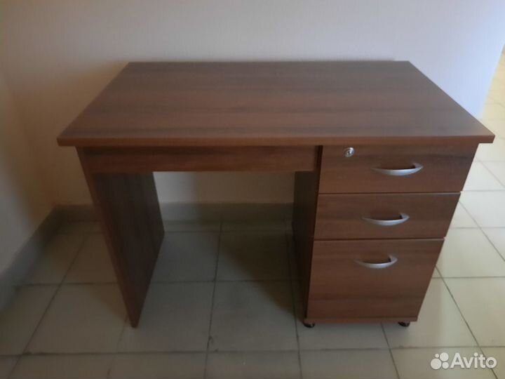 Стол письменный