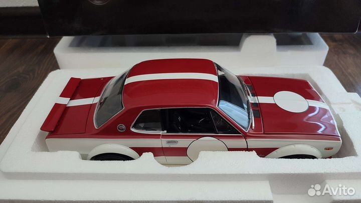 Nissan Skyline 2000 GT-R kpgc10 Racing 1/18 Kyosho