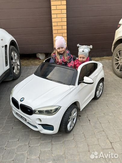 Двухместный детский электромобиль