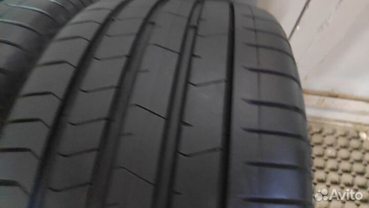 Pirelli P Zero PZ4 255/35 R19 96Y