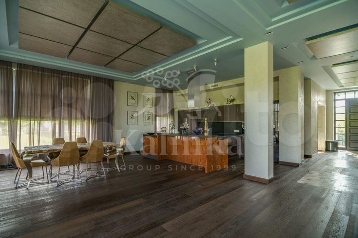 Дом 750 м² на участке 30 сот.