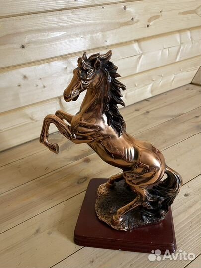 Статуэтка коня