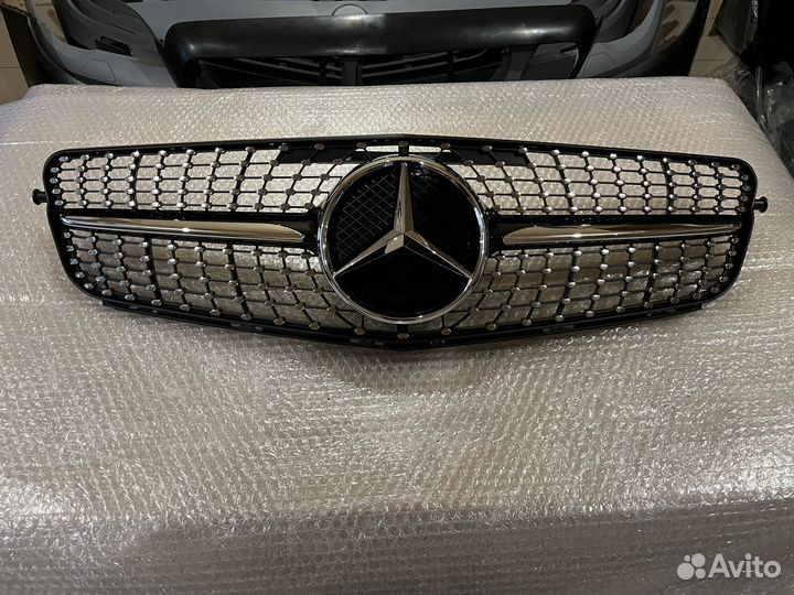 Облицовка радиатора Mercedes W204 диамант новая