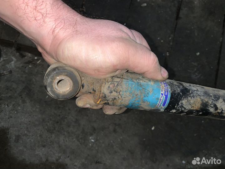 Амортизатор задний прав/лев 106880