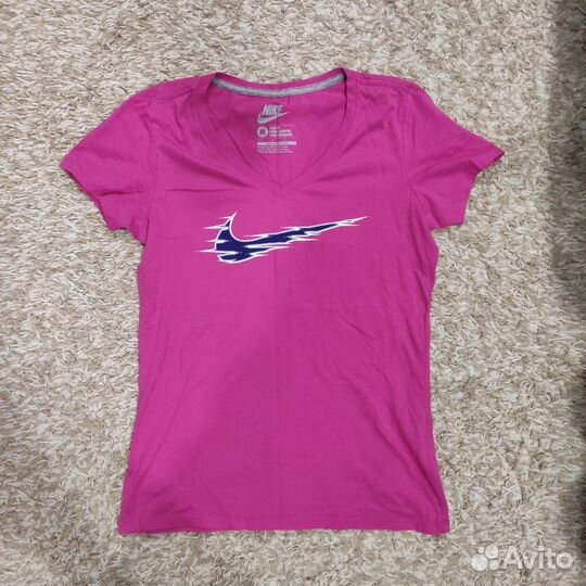 Оригинальные женские футболки Nike S и M размеров