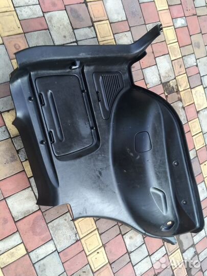 Toyota rav4 2004 обшивка багажника правая нижняя