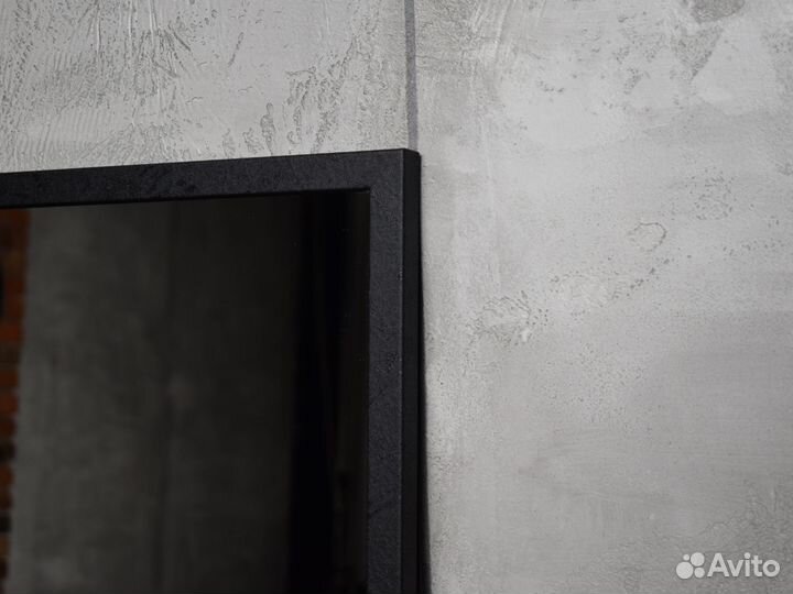 Зеркало в черной раме