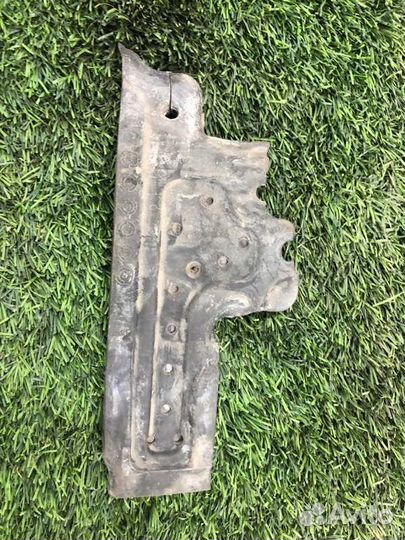 Заглушка кузова Bmw 5 F10 N52B25 2011