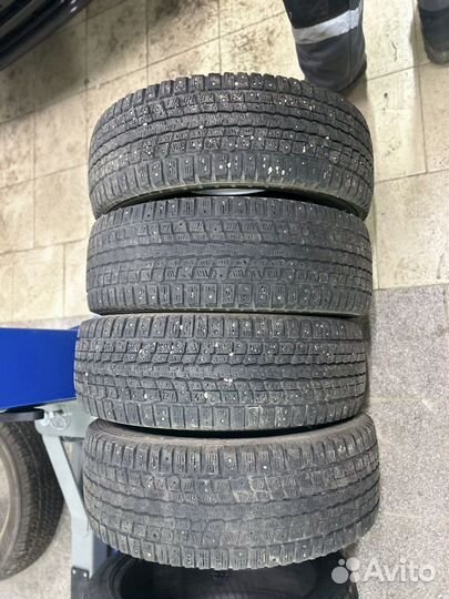 Dunlop SP Winter Ice 01 215/65 R16