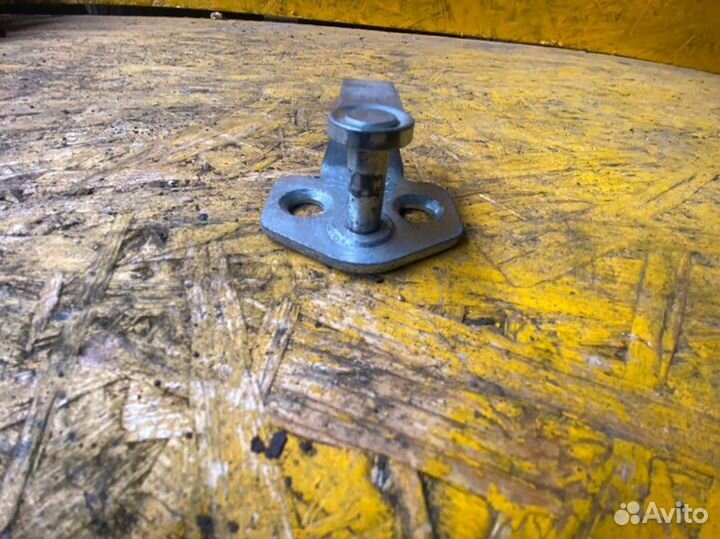 Петля замка двери Ford Fusion 1.6 2006