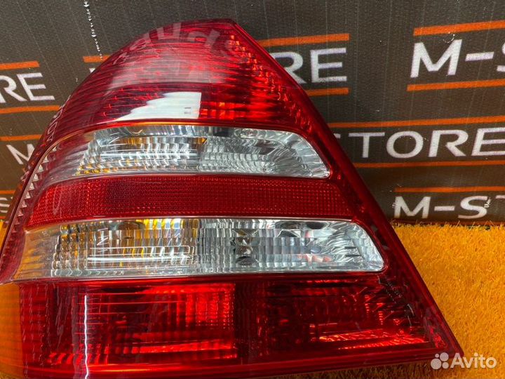 Фонарь задний задний левый Mercedes-Benz C-Class