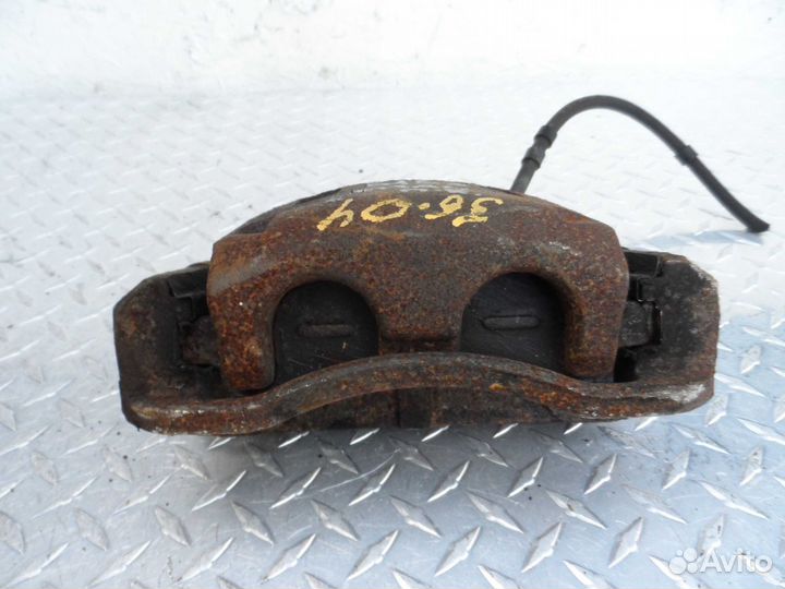 Суппорт передний правый Nissan Titan 1 Crew Cab