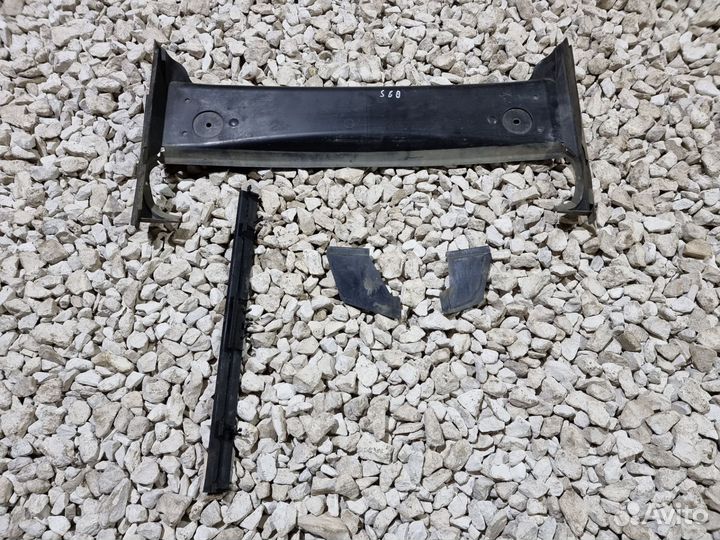 Дефлектор радиатора Вольво S60