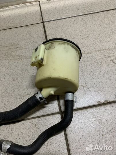 Бачок гура на nissan almera n16