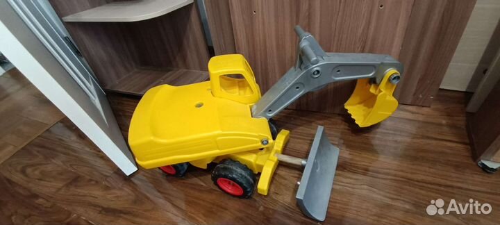 Детский трактор-экскаватор толокар