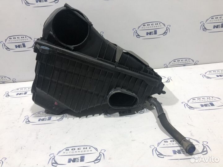 Корпус фильтра правый Volkswagen Touareg Audi Q7